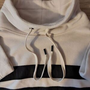 Mono B Women's Size Large‎ Cropped Loose Neck Cream & Black Stripped Pullover